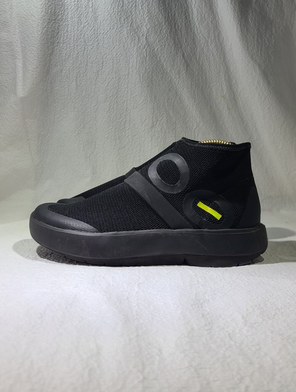 Womens OOFOS OOmg High Recovery Shoes Size: 7 Color: Black